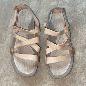 Dasher Baretraps tan